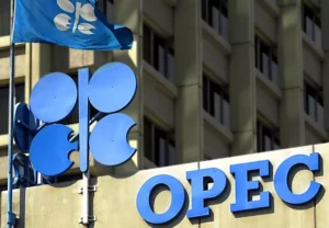 Opep+ deve ampliar produção em novembro e aliviar pressão sobre preços do petróleo